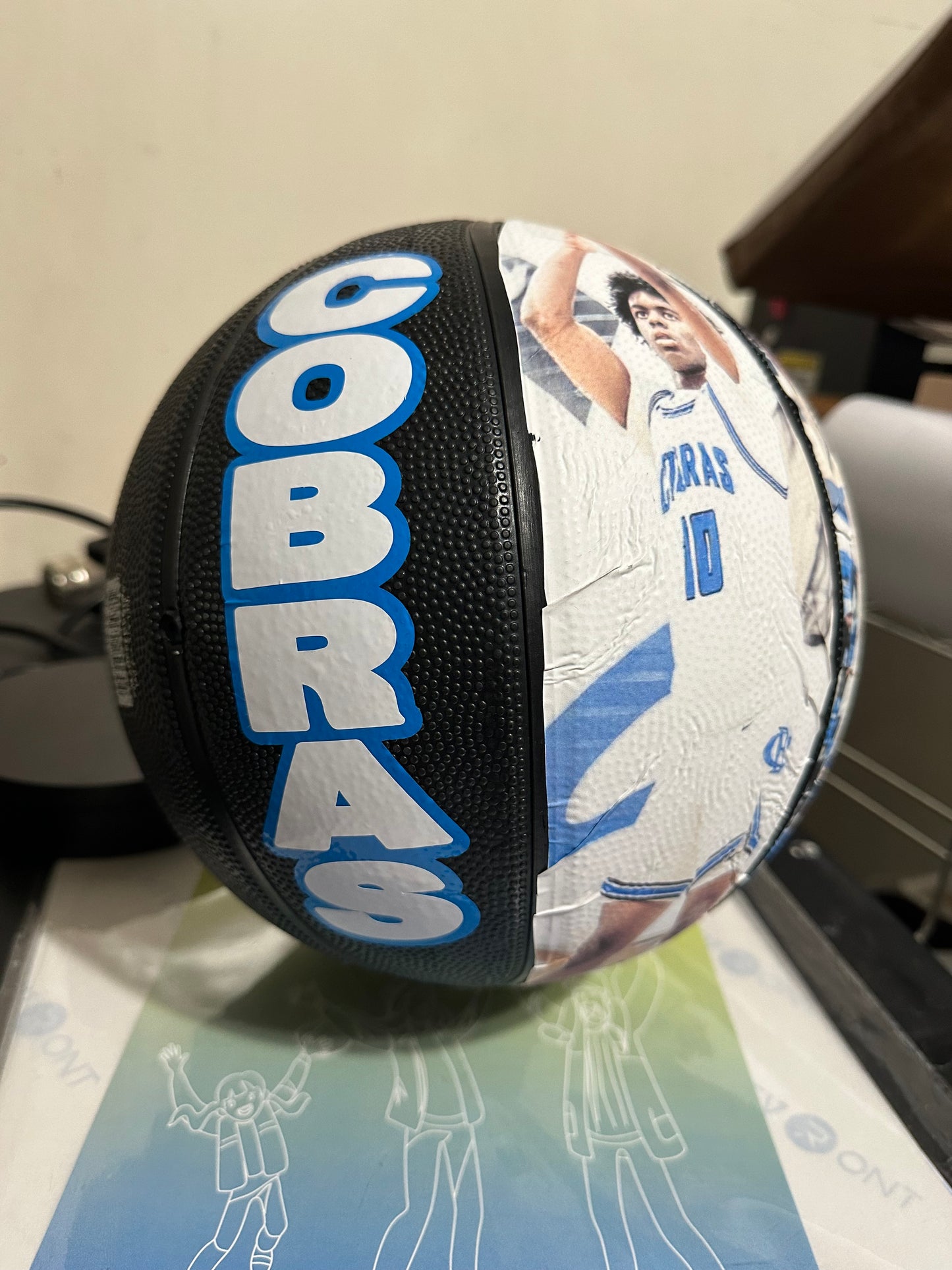 PHOTO BASKETBALL